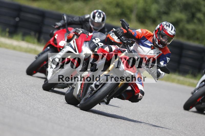 /27 12.06.2025 Ducati Schweiz Trackday Warmup  ADR/blau-bleu/ohne